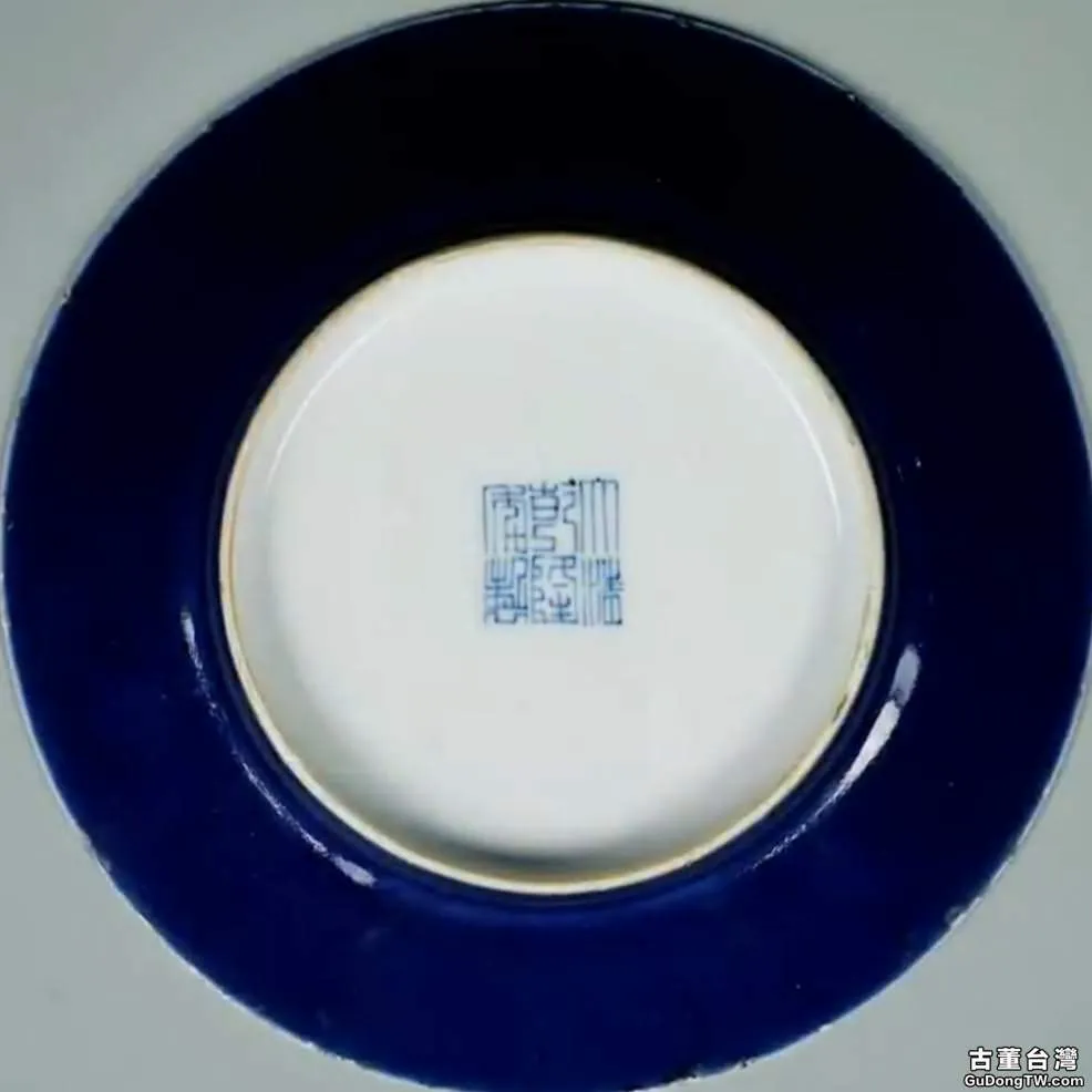 清中期霽藍釉盤能值多少錢？
