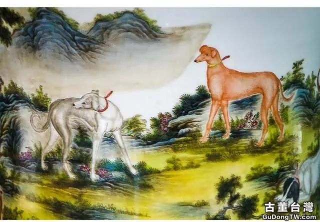 乾隆 粉彩描金塑貼洋犬山川紋溜肩瓶