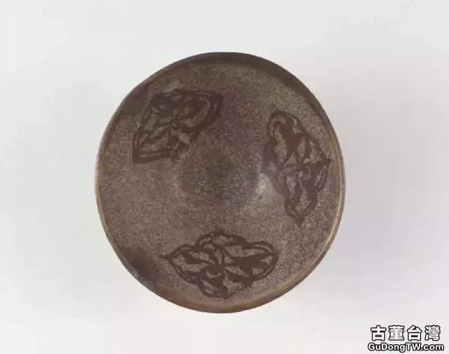 吉州窯瓷器的裝飾絕技：剪紙貼花