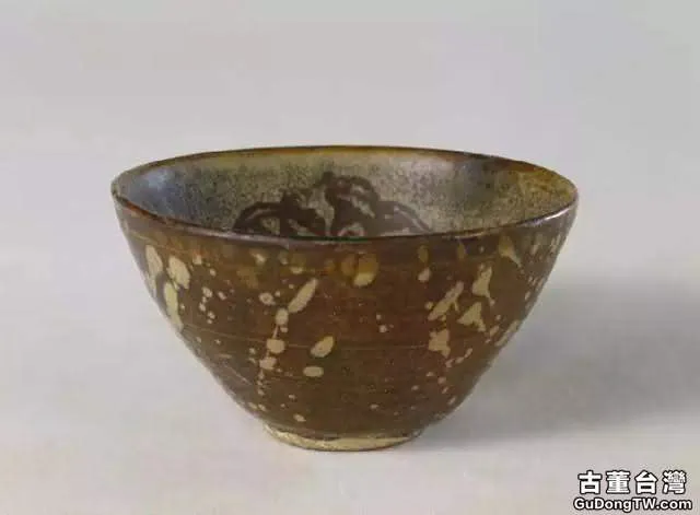 吉州窯瓷器的裝飾絕技：剪紙貼花