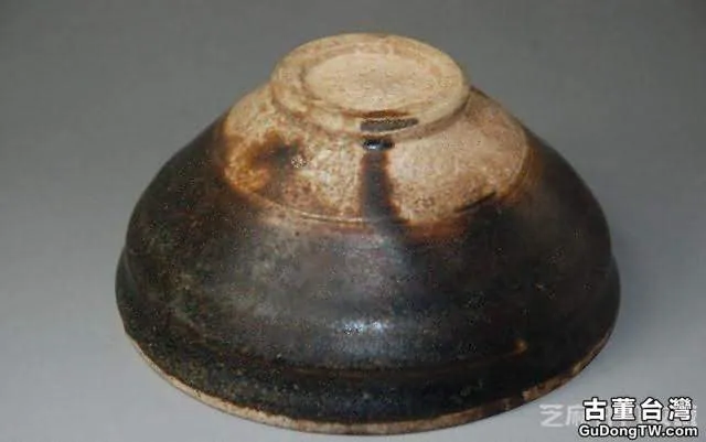 同時著名的黑瓷窯口，建窯跟吉州窯區別在哪？