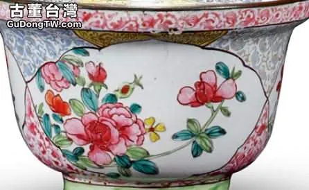 清 銅胎畫琺琅開光花卉紋蓋碗賞析