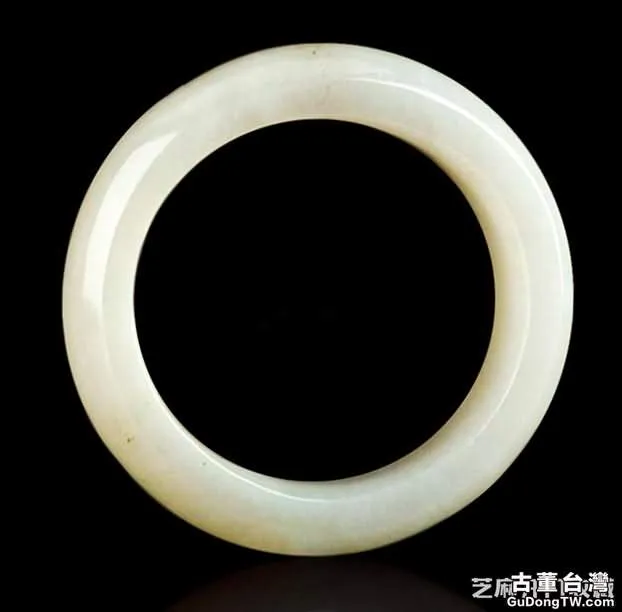 佩戴羊脂玉手鐲的好處有哪些 怎麼鑒別真假