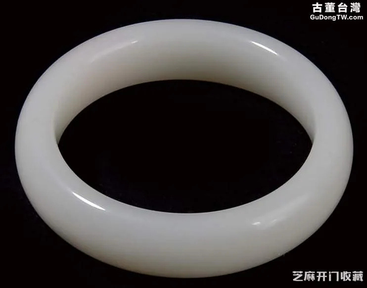 佩戴羊脂玉手鐲的好處有哪些 怎麼鑒別真假