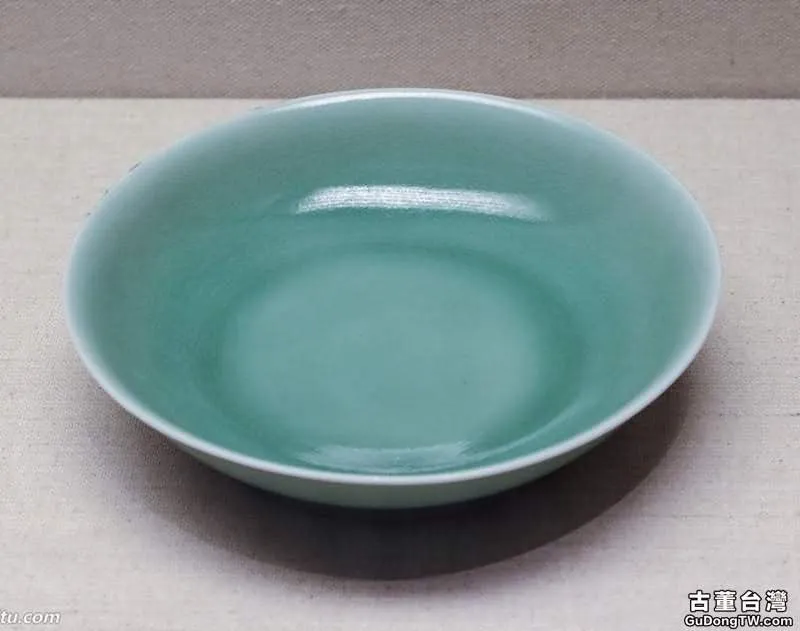 清時期的翠青釉瓷器有什麼不同