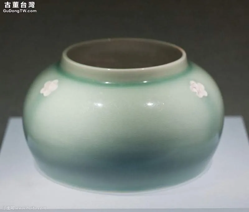 清時期的翠青釉瓷器有什麼不同