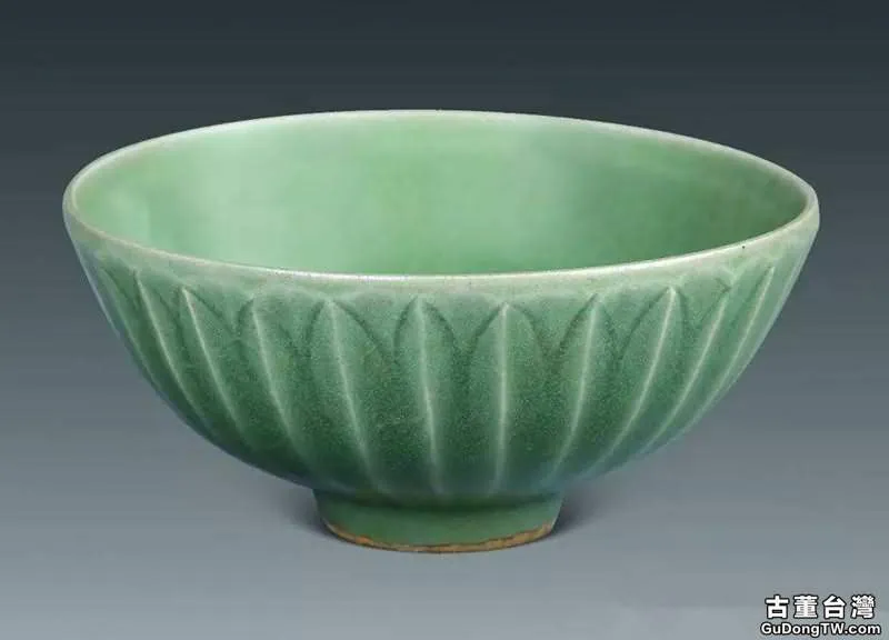 清時期的翠青釉瓷器有什麼不同