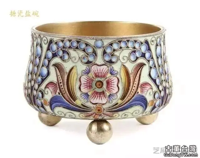 在黃金工藝品上經常見到的琺琅工藝，最早叫作景泰藍來源於西方