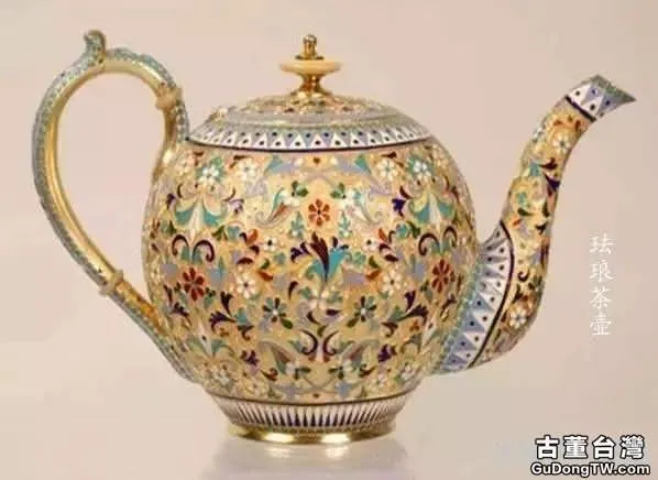 在黃金工藝品上經常見到的琺琅工藝，最早叫作景泰藍來源於西方