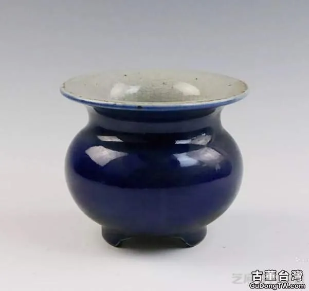 藍釉三足香爐都有哪些特點