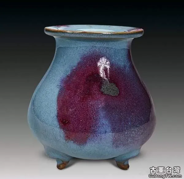藍釉三足香爐都有哪些特點