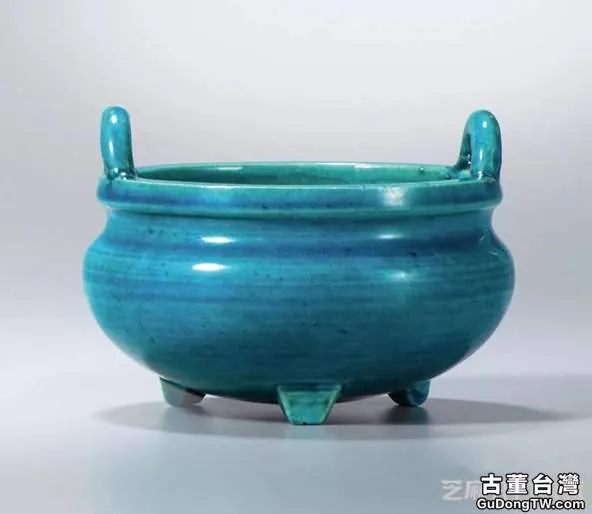 藍釉三足香爐都有哪些特點