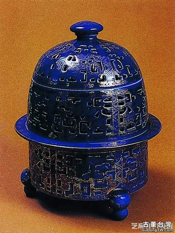 藍釉三足香爐都有哪些特點