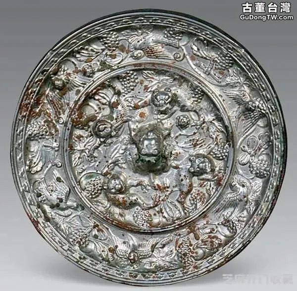 唐代海獸葡萄紋銅鏡