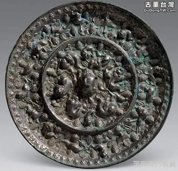 唐代海獸葡萄紋銅鏡