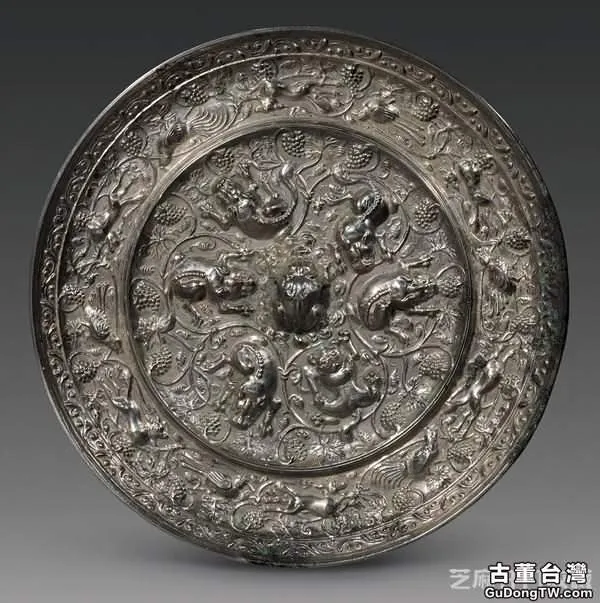 唐代海獸葡萄紋銅鏡