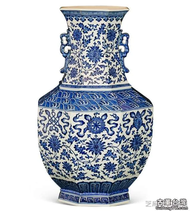 乾隆 青花纏枝蓮托八寶六方瓶