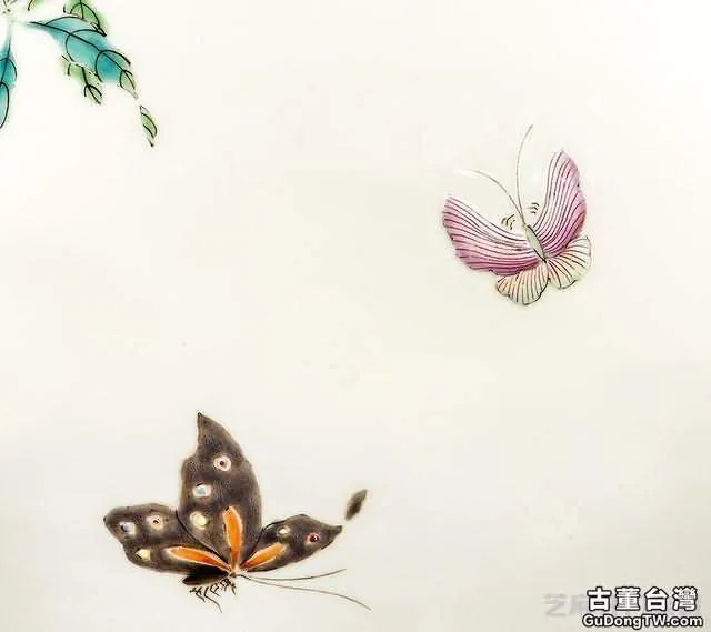 雍正 粉彩折枝秋實紋天球瓶
