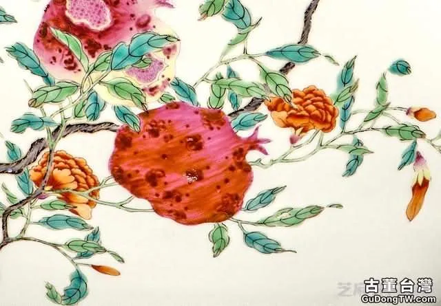 雍正 粉彩折枝秋實紋天球瓶