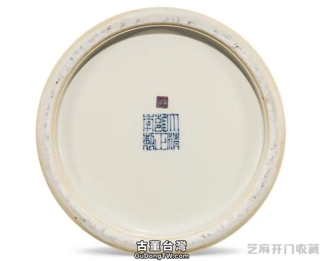 雍正 粉彩折枝秋實紋天球瓶