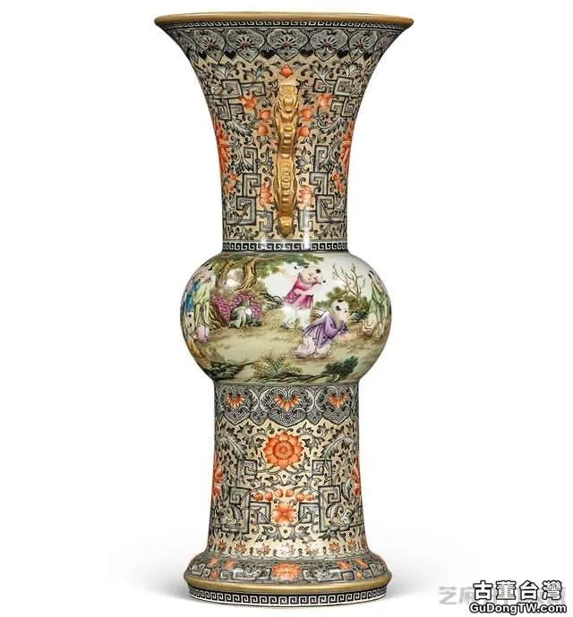 雍正 粉彩礬紅描金童趣螭耳觚