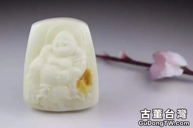 「寶石」中國傳統雕刻技藝——琥珀蜜蠟由原石變精品！