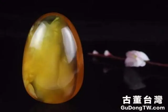「寶石」中國傳統雕刻技藝——琥珀蜜蠟由原石變精品！