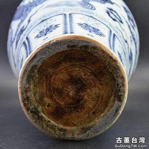 青花雲龍紋梅瓶瓷器造型典雅備受追捧