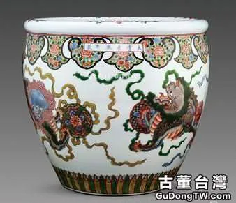 明代五彩瓷器具有很高的收藏價值