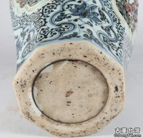 青花釉裡紅貼塑嬰戲紋八方梅瓶：學士派的誤區