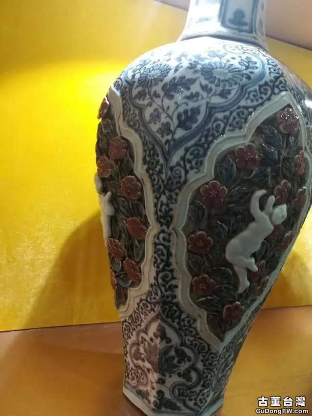 青花釉裡紅貼塑嬰戲紋八方梅瓶：學士派的誤區