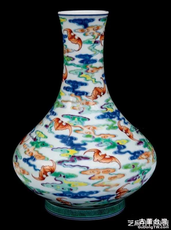 明清斗彩瓷器的發展特徵與收藏鑒賞