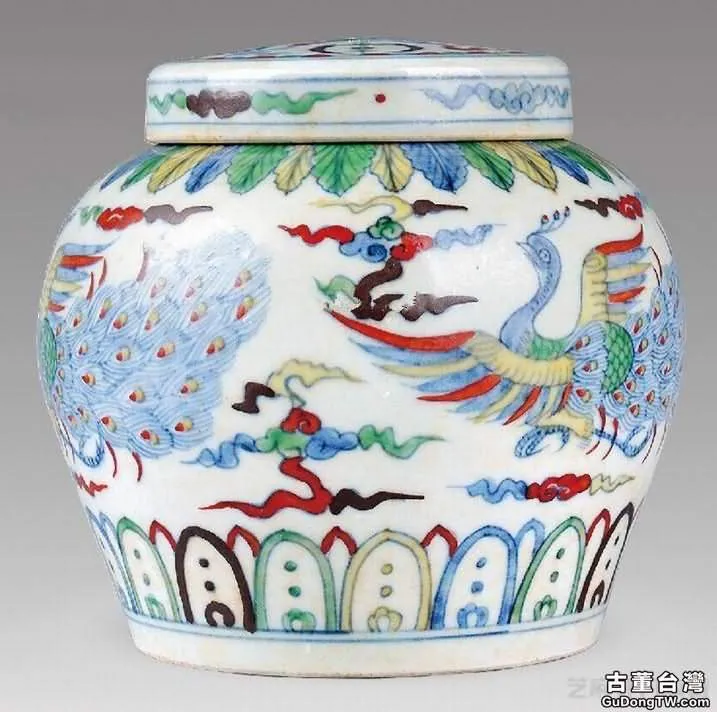 明清斗彩瓷器的發展特徵與收藏鑒賞