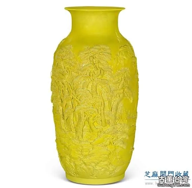 乾隆 高浮雕瓷黃釉田園山水紋燈籠瓶