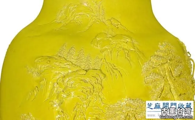 乾隆 高浮雕瓷黃釉田園山水紋燈籠瓶