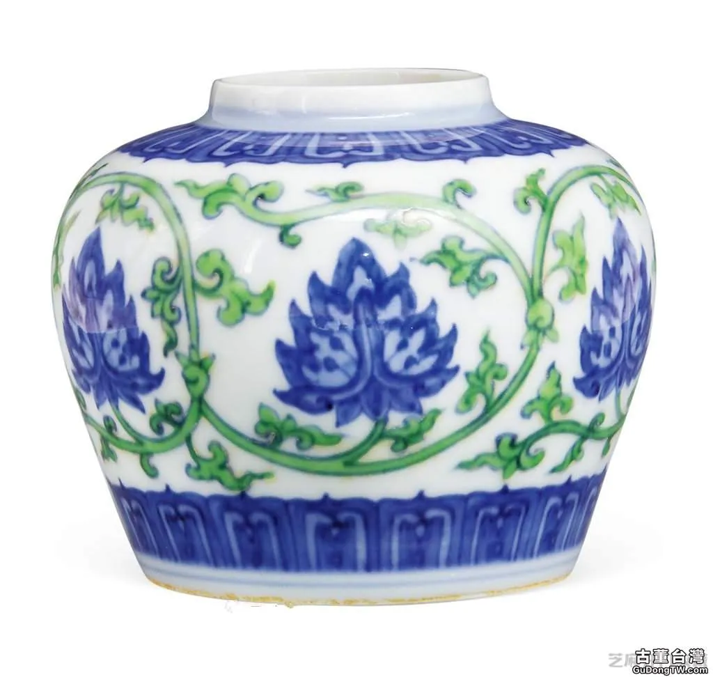 明清斗彩瓷器的發展特徵與收藏鑒賞