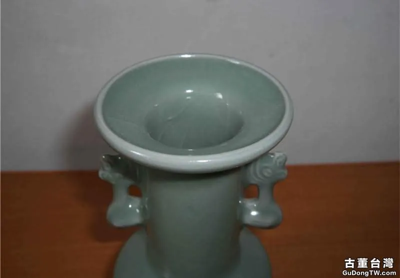 梅子青釉瓷器