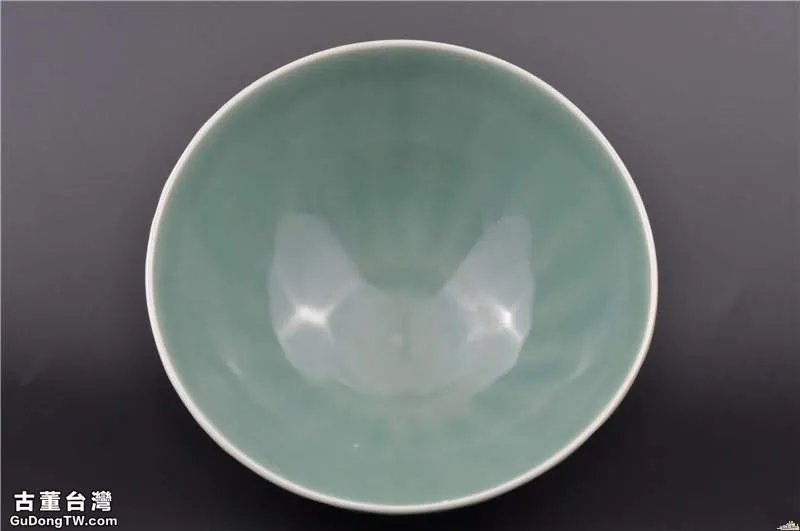 梅子青釉瓷器