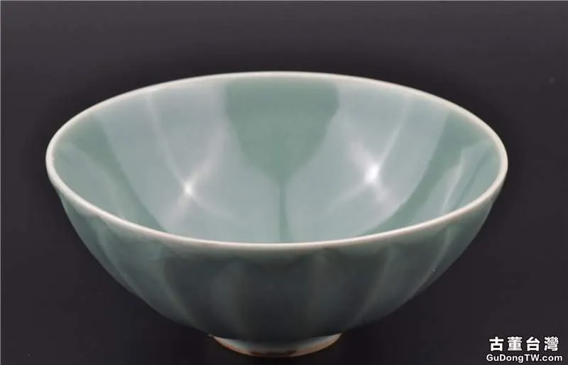 梅子青釉瓷器