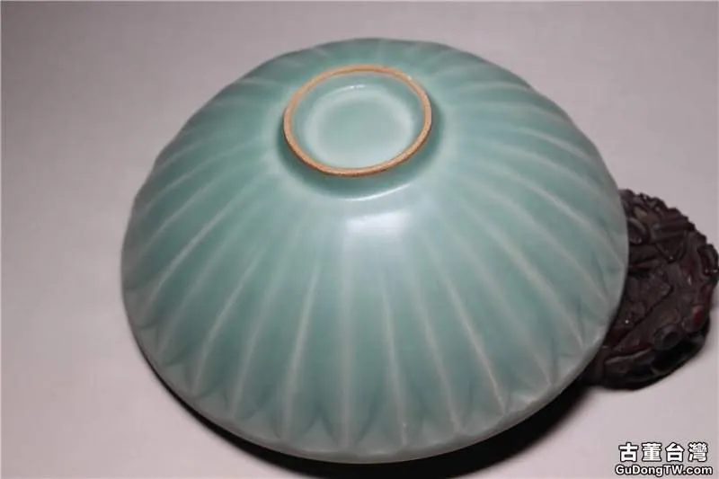 梅子青釉瓷器