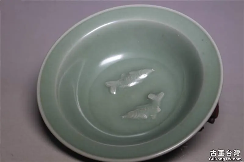 梅子青釉瓷器