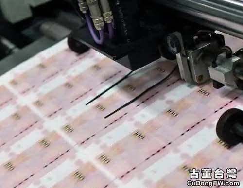新版百元人民幣印刷需要四道工序