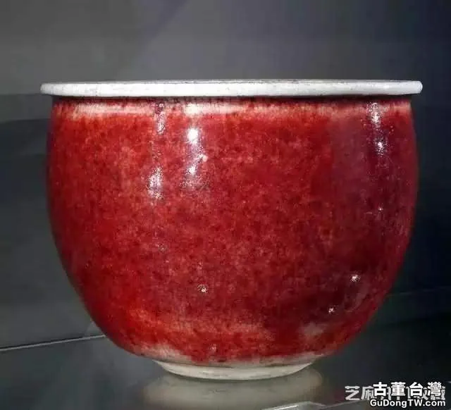「脫口垂足郎不流」，為何郎窯紅仿品大多有形無神，有色無彩？