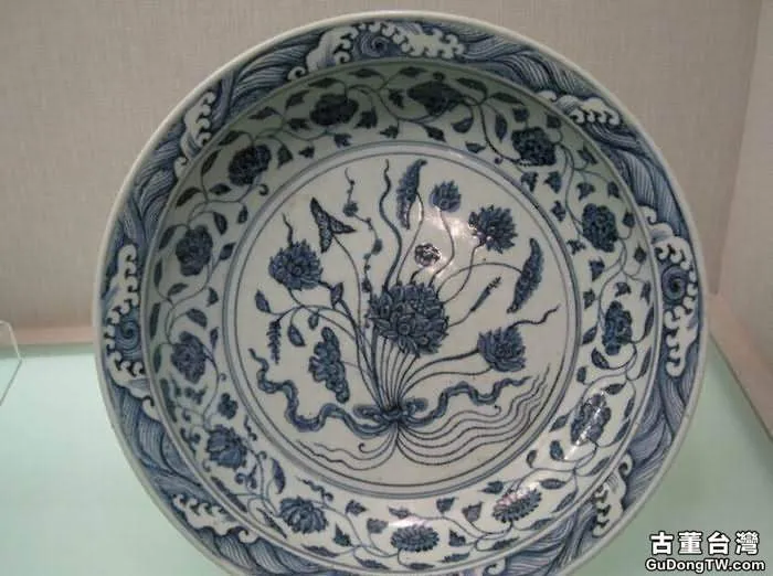 蓮花紋瓷器的發展與特徵