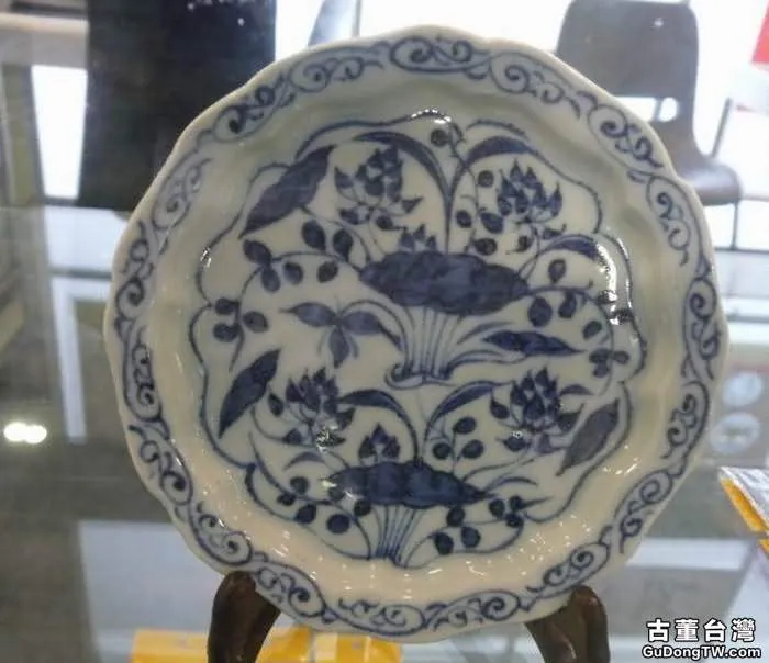 蓮花紋瓷器的發展與特徵