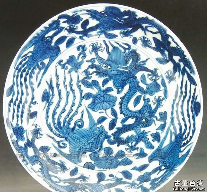 蓮花紋瓷器的發展與特徵