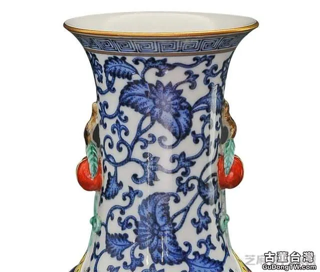 乾隆 青花粉彩山水紋柿耳瓶