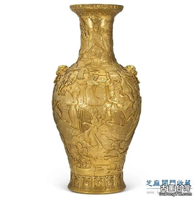 雍正 鎏金凸雕人物故事鋪首撇口瓶