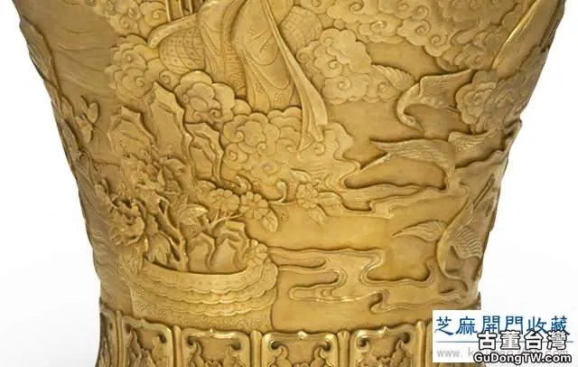 雍正 鎏金凸雕人物故事鋪首撇口瓶