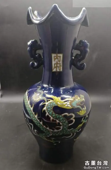 實物賞析：元代官窯瓷——藍地戧金五色花雲龍紋花口瓶
